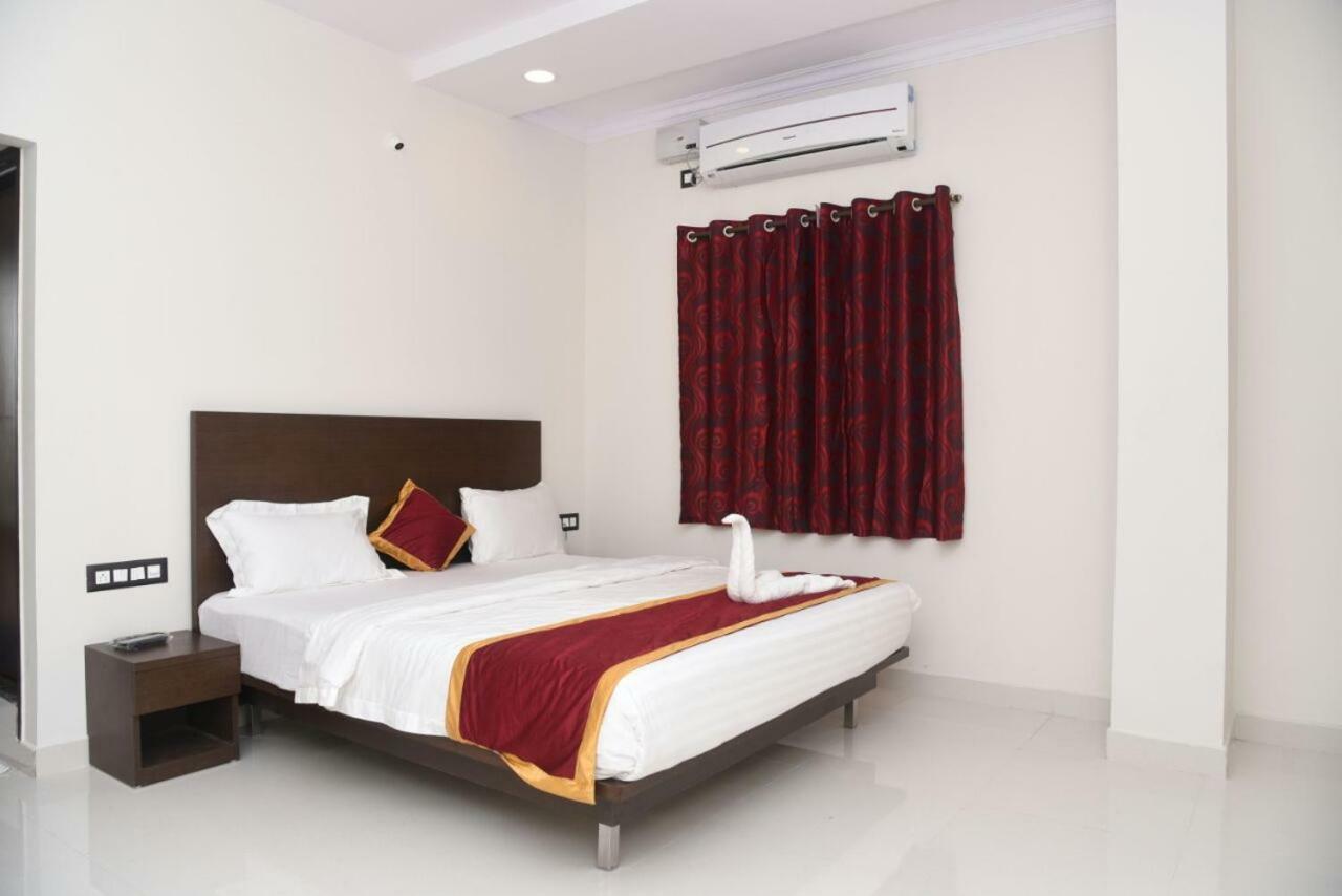 Hotel Grand Kubera Chikmagalūr Dış mekan fotoğraf