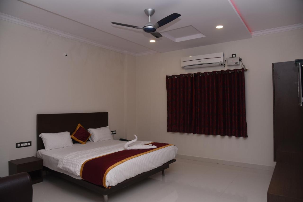 Hotel Grand Kubera Chikmagalūr Dış mekan fotoğraf