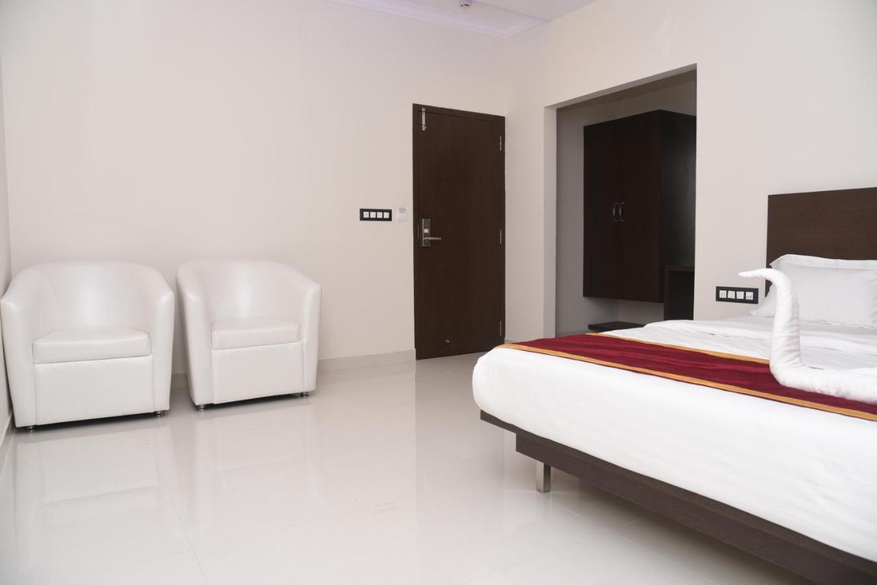 Hotel Grand Kubera Chikmagalūr Dış mekan fotoğraf