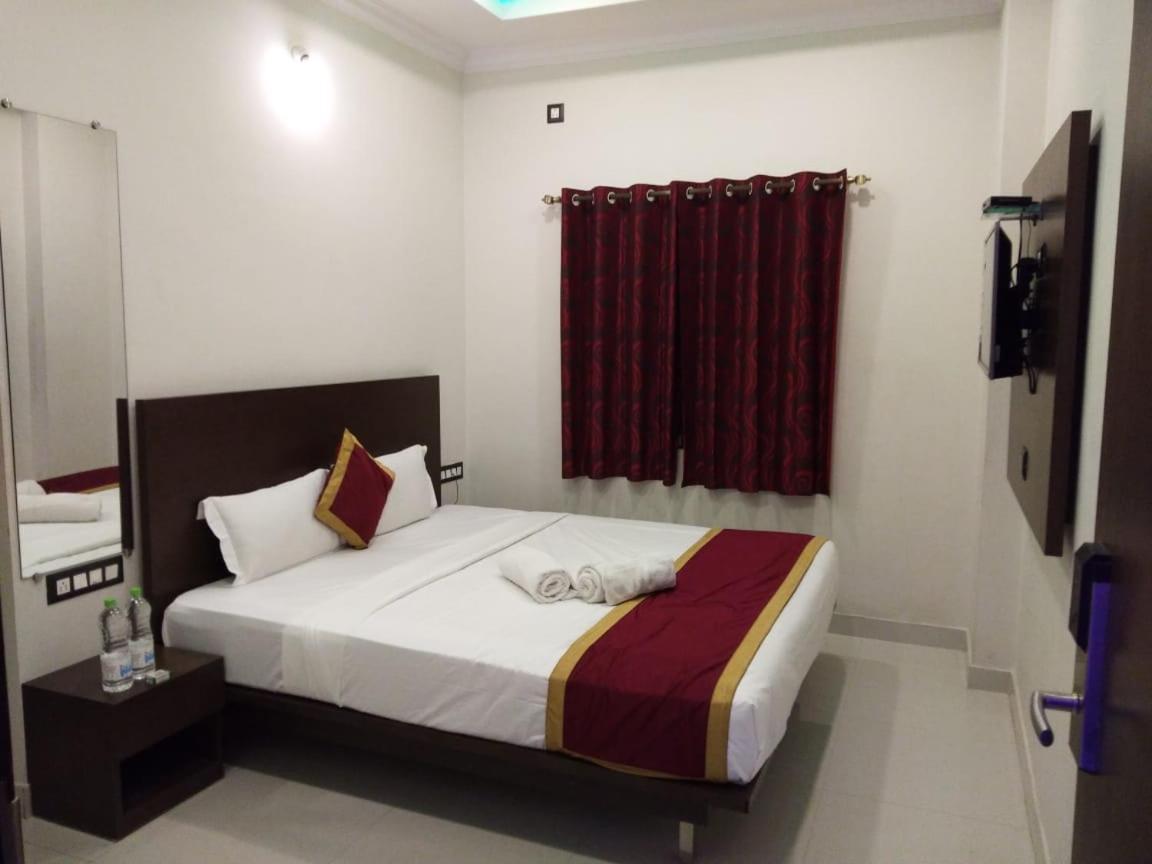 Hotel Grand Kubera Chikmagalūr Dış mekan fotoğraf